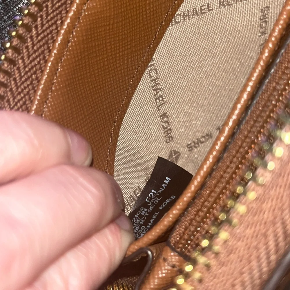 Nice Michael Kors Brown Saffiano Leather Zip Around Wallet! - Picture 7 of 14